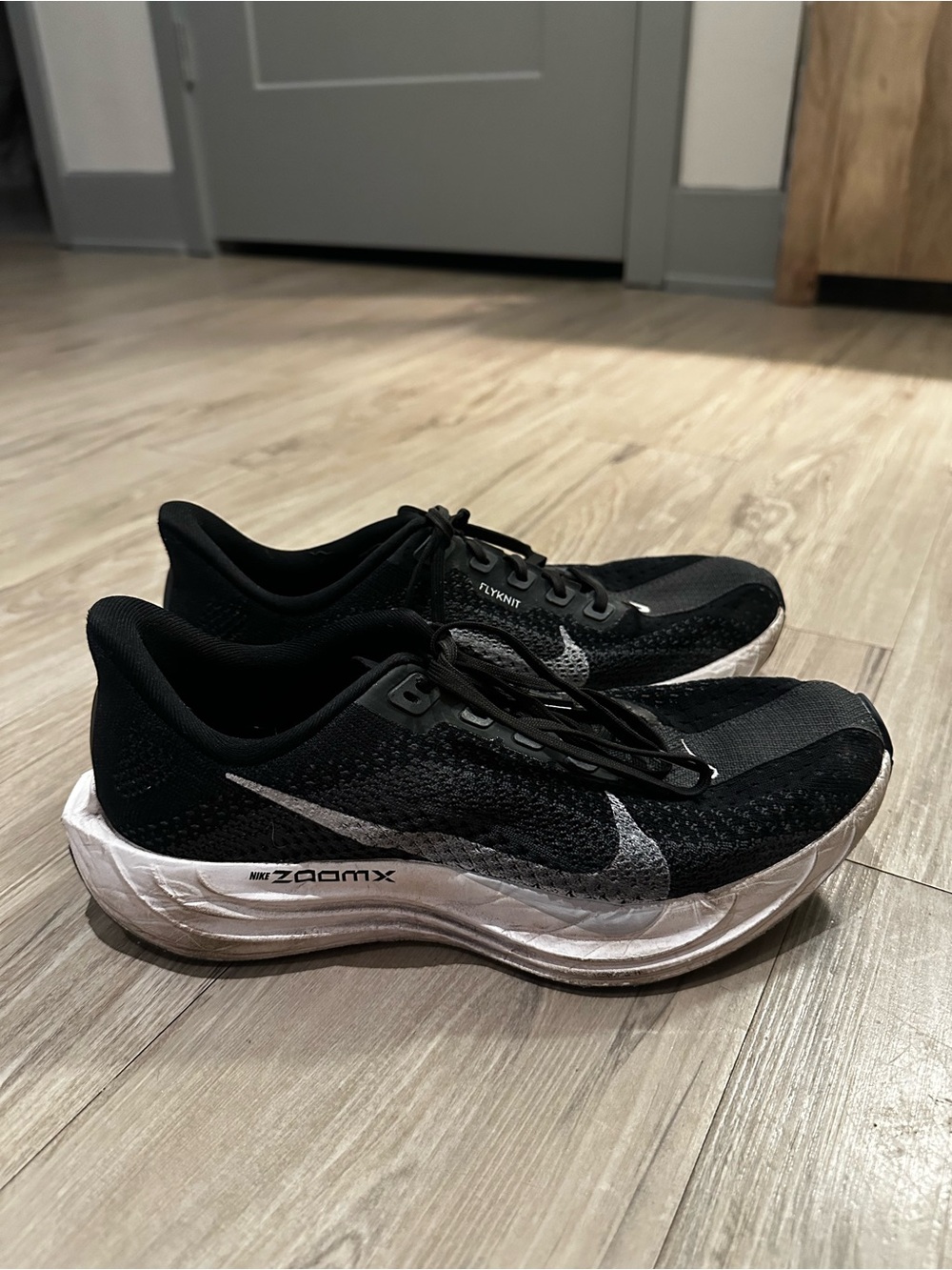Nike Running Shoes - Picture 2 of 7